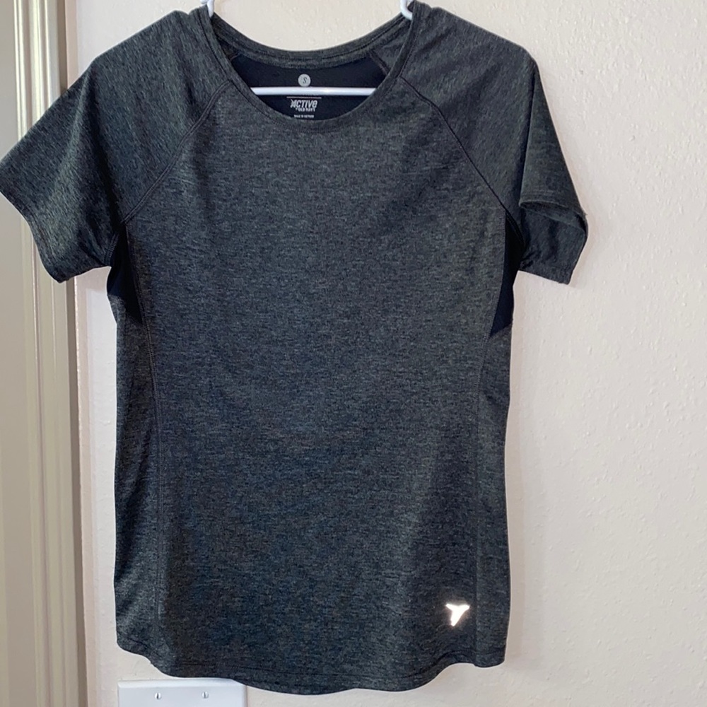 Old Navy active semi fitted dry fit short sleeve top